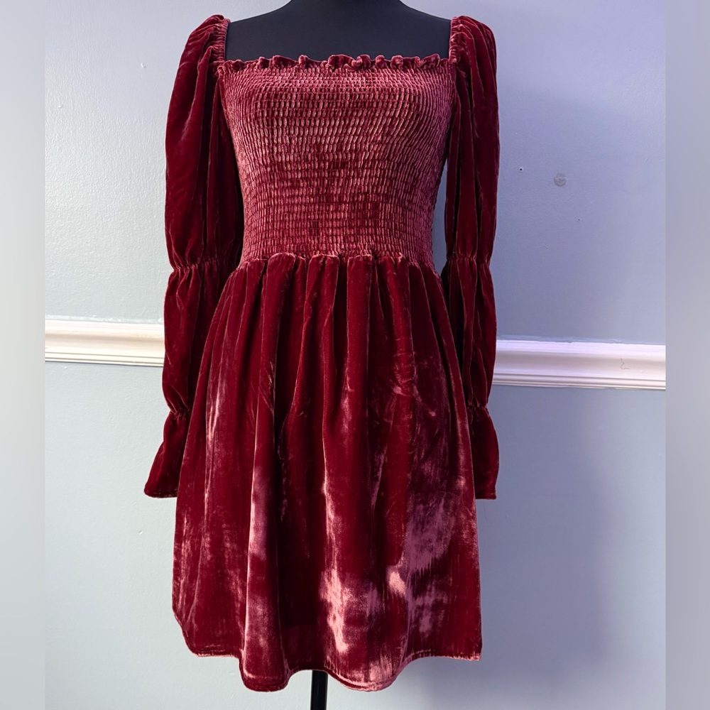 Chic Long Sleeve Velvet Dress in Rich Burgundy M